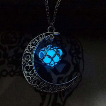 Load image into Gallery viewer, Moon Glowing Necklace - Velvet Visions