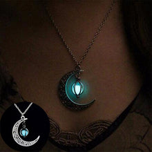 Load image into Gallery viewer, Moon Glowing Necklace - Velvet Visions
